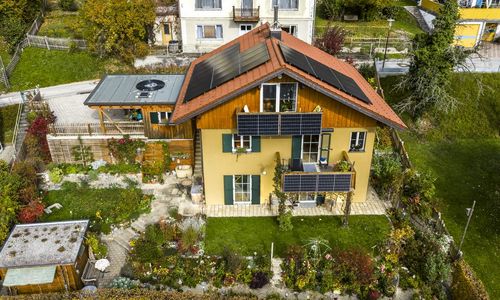 © Moritz Sonntag Das Foto zeigt eine PV-Anlage von oben