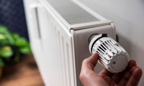 © Fabian_Krueger-stock.adobe.com Das Foto zeigt ein Heizkörper-Thermostat